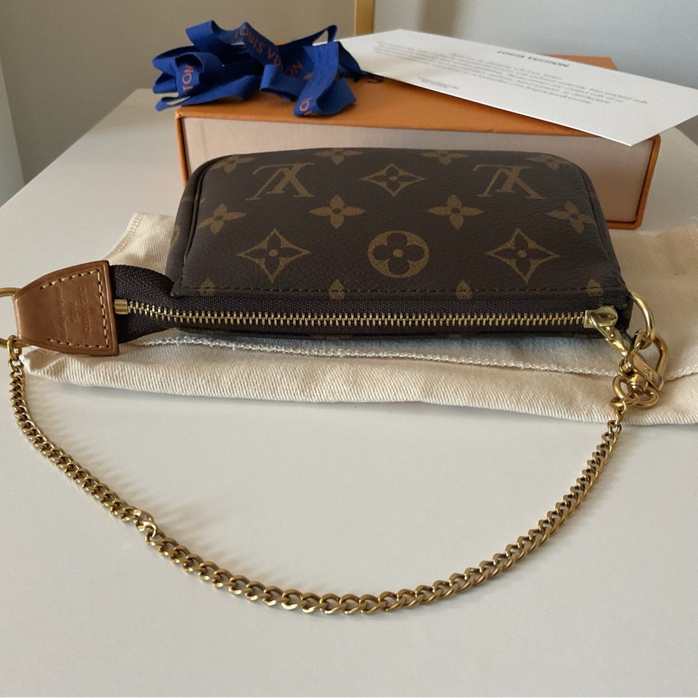 Louis Vuitton Mini Pochette Accessoires – Made in France - Picture 4 of 11